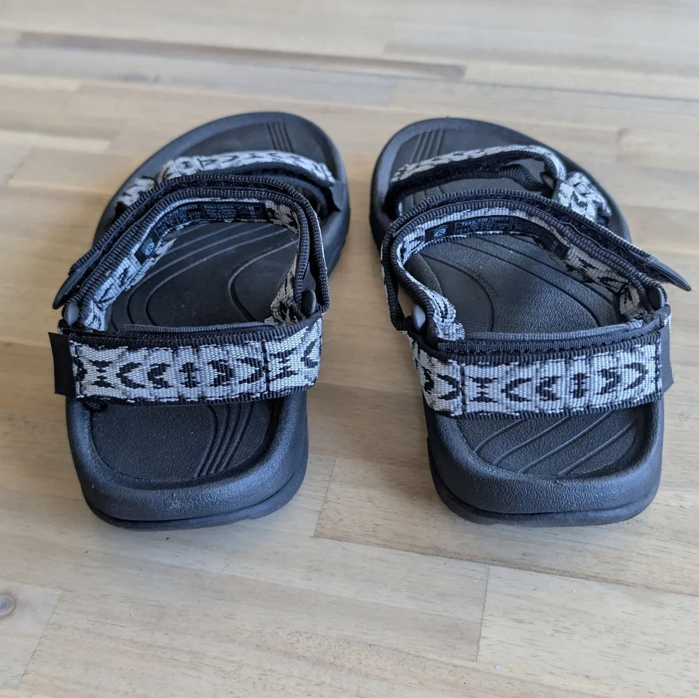 TEVA Sandals‎ (Youth Size 5)